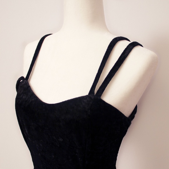 ALL THAT JAZZ | Vintage Black Velvet Dress - Picture 3 of 4